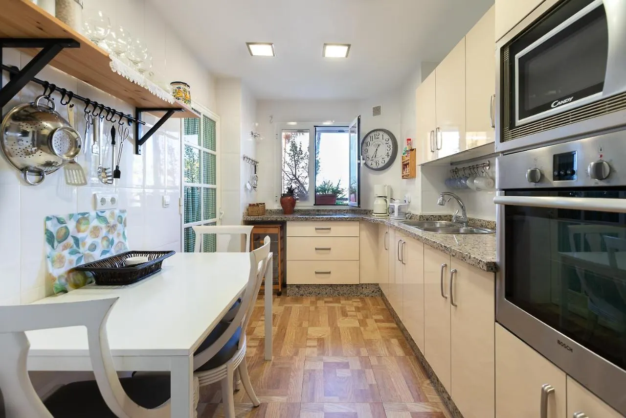 Sun & Beach House Malaga Apartment
